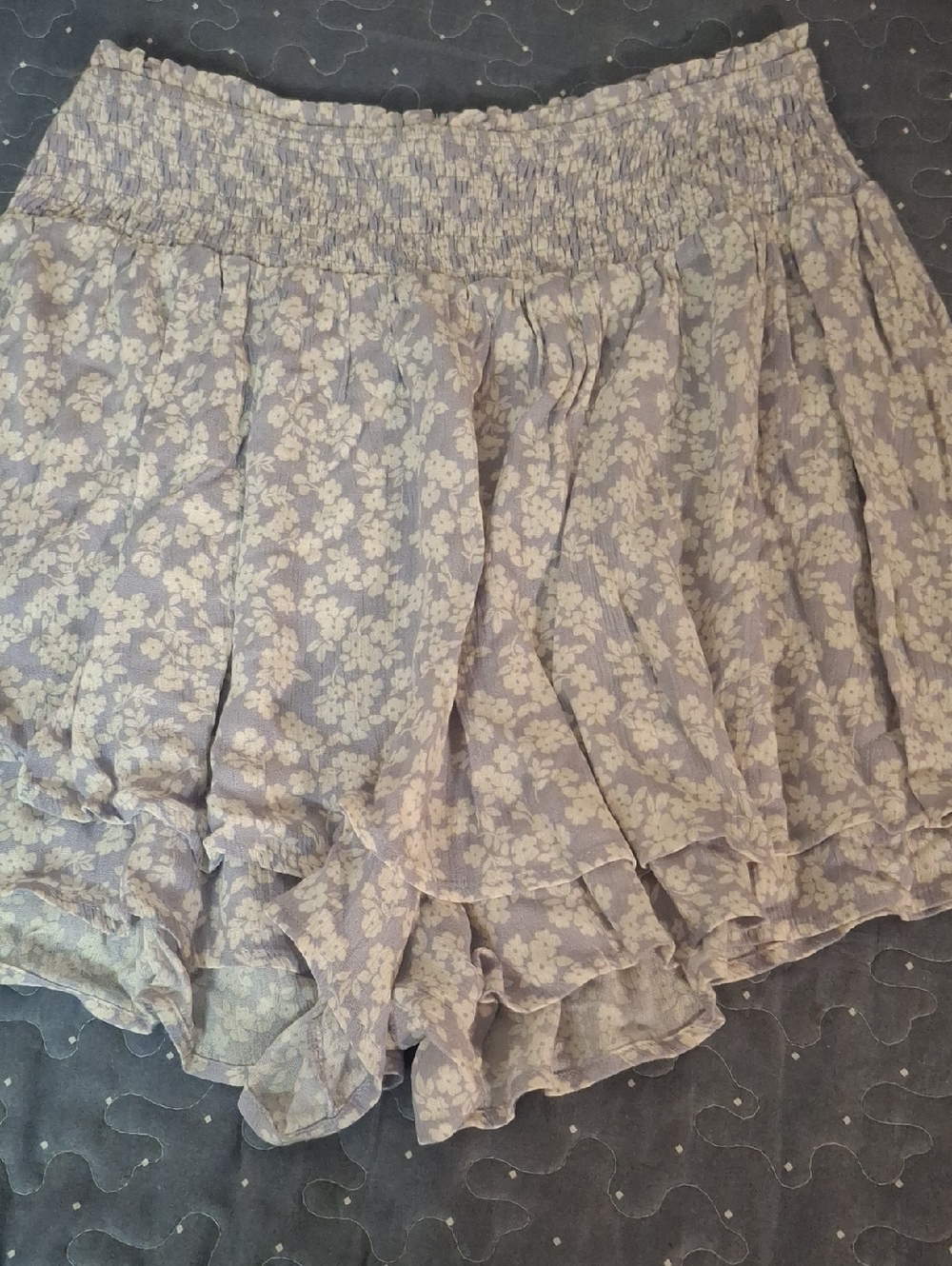 Allie Rose Floral Lavender Tiered Ruffle Shorts size large NWT